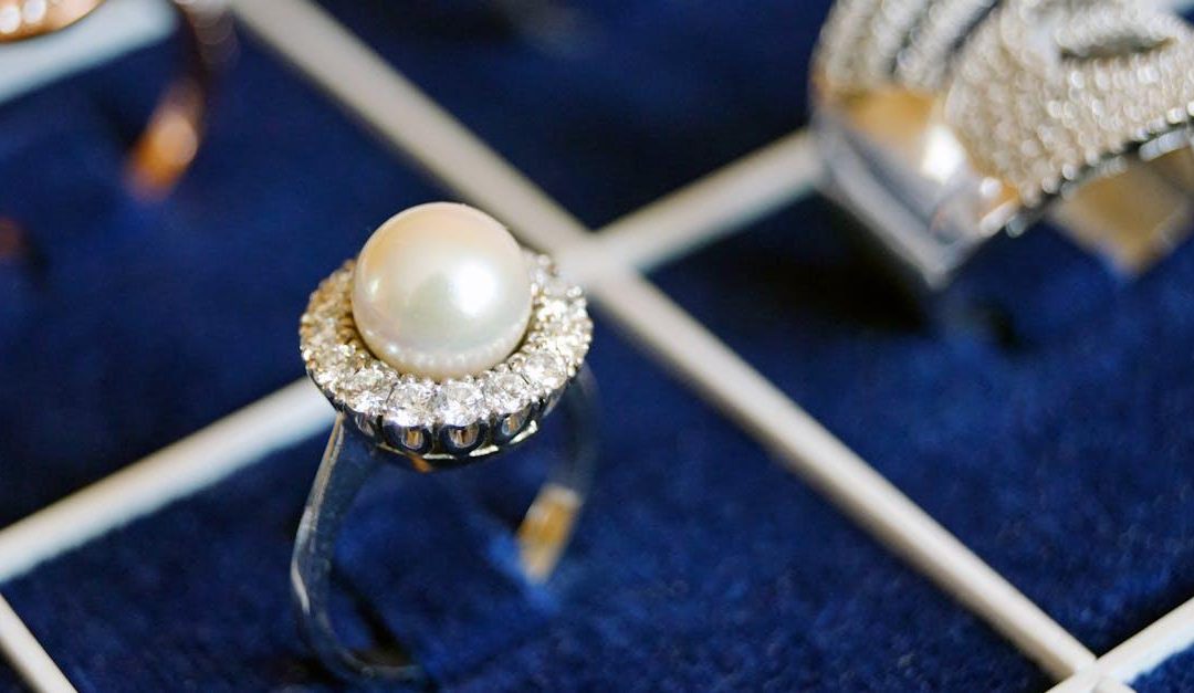 Find din personlige stil med elegante og tidløse smykker